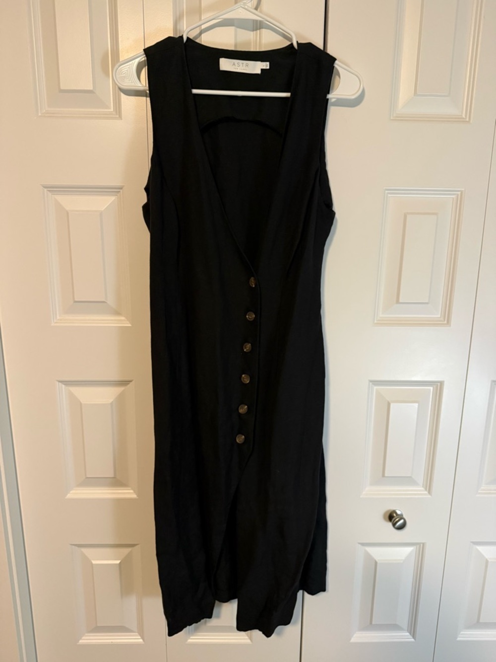 Astr Black Sleeveless Button-Down Midi Dress